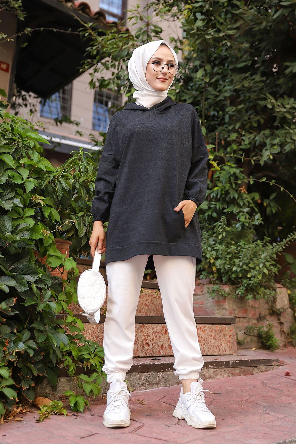 Ensemble sportswear avec longue veste et pantalon (Tenue sport mastour pour  femme musulmane) - Couleur anthracite - Prêt à porter et accessoires sur