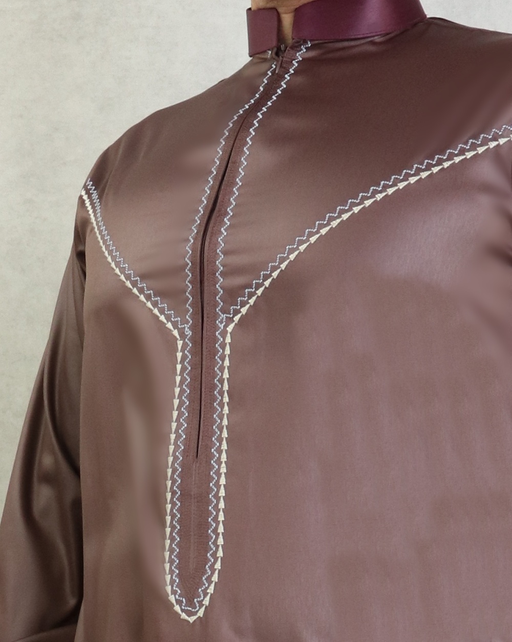 Qamis traditionnel élégant de qualité supérieure tissu satiné pour homme -  Couleur beige